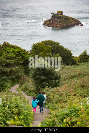 Klettern Die Hügel zu Janvin's Tomb, Portelet Bay, Jersey, Channel Islands Stockfoto