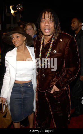 LOS ANGELES, Ca. Oktober 23, 2002: Schauspieler RICK JAMES & Tochter TY bei der Weltpremiere von I Spy, im Cinerama Dome in Hollywood. © Paul Smith/Featureflash Stockfoto