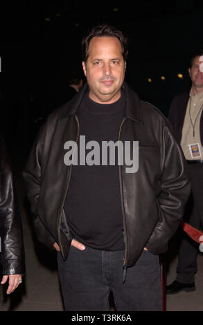 LOS ANGELES, Ca. November 04, 2002: Schauspieler Jon LOVITZ auf der US-Premiere, in Hollywood, der Femme Fatale. © Paul Smith/Featureflash Stockfoto