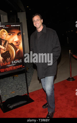 LOS ANGELES, Ca. November 04, 2002: BOB SAGET an der US-Premiere, in Hollywood, der Femme Fatale. © Paul Smith/Featureflash Stockfoto