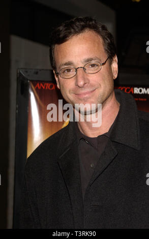 LOS ANGELES, Ca. November 04, 2002: BOB SAGET an der US-Premiere, in Hollywood, der Femme Fatale. © Paul Smith/Featureflash Stockfoto