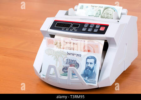 Altes Geld aus Israel in einer zählmaschine Stockfoto