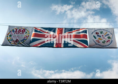 London/Großbritannien - 20. Juli 2018: Banner auf der Portobello Market mit Union Jack in der Mitte Stockfoto