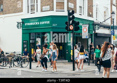 London/Großbritannien - 20. Juli 2018: Starbucks auf der Portobello Road in Notting Hill, London, UK Stockfoto