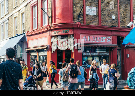 London/Großbritannien - 21. Juli 2018: Der Alice Antique Shop auf der Portobello Road in Notting Hill, London, UK Stockfoto