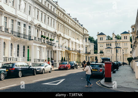 London/Großbritannien - 21. Juli 2018: viktorianischen Stadthäusern auf der Kensington Park Road in Notting Hill, London, UK Stockfoto