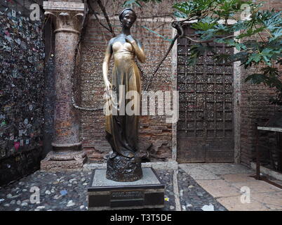 Bronze Statue der Julia, Verona, Venetien, Italien Stockfoto