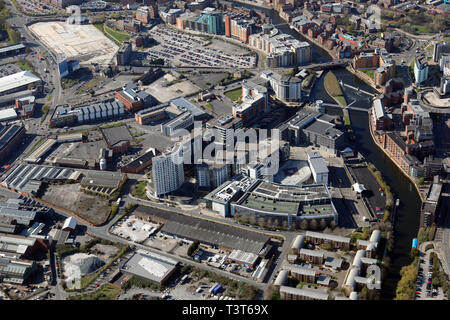 Luftaufnahme von Leeds City Centre aus über das Kreuz grüner Bereich Stockfoto