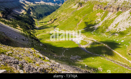 Tal der Ordesa Nationalpark an einem sonnigen Tag, Aragonien Stockfoto