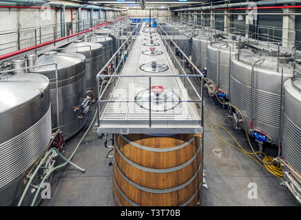 Fässer Wein Aufbereitungsanlage Stockfoto