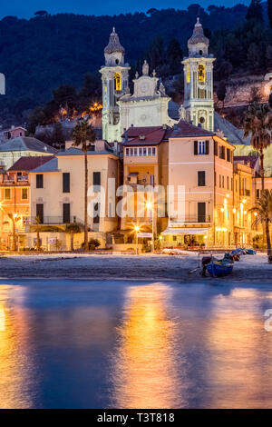 Laigueglia ist ein kleines Dorf am Meer, an der Küste des Ligurischen Riviera in der Provinz von Savona entfernt, es gilt als eines der schönsten Dörfer in Ligurien. Stockfoto