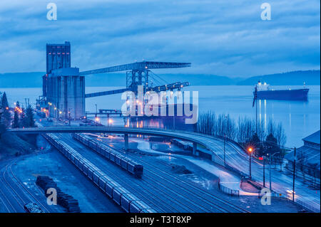 Erhöhte Ansicht von Tacoma Bahnhof und Skyline, Washington, Vereinigte Staaten von Amerika Stockfoto