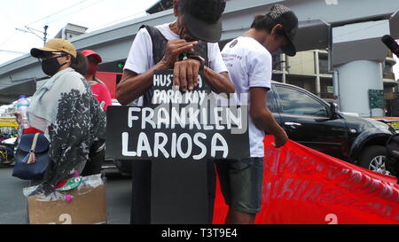 Manila, Philippinen. 09 Apr, 2019. Landwirte und verschiedene militante Gruppen inszenierten einen Protest an Mendiola in Manila auf ihre angebliche Anklage und Vorwand zu töten Landwirte in Insel Negros. Credit: Sherbien Dacalanio/Pacific Press/Alamy leben Nachrichten Stockfoto