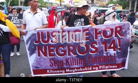 Manila, Philippinen. 09 Apr, 2019. Landwirte und verschiedene militante Gruppen Mendiola in Manila auf ihre angebliche Anklage und Plädoyer sammelte, um töten Landwirte in Insel Negros. Credit: Sherbien Dacalanio/Pacific Press/Alamy leben Nachrichten Stockfoto