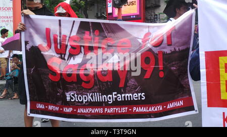 Manila, Philippinen. 09 Apr, 2019. Landwirte und verschiedene militante Gruppen Mendiola in Manila auf ihre angebliche Anklage und Plädoyer sammelte, um töten Landwirte in Insel Negros. Credit: Sherbien Dacalanio/Pacific Press/Alamy leben Nachrichten Stockfoto