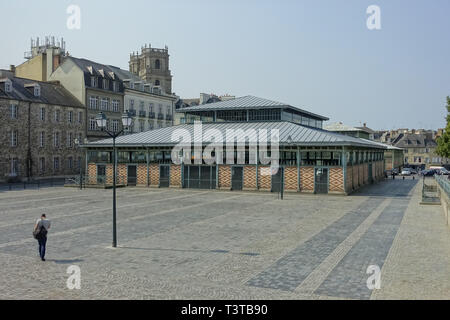 Les Halles Martenot ist eine Reihe von zwei Hallen am Place des Lices in Rennes. Sie wurden von dem Architekten Jean-Baptiste Martenot 1870 gebaut un Stockfoto