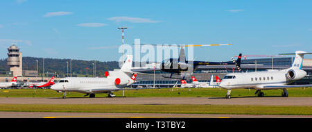 Kloten, Schweiz - 29 September, 2016: Blick auf den Flughafen Zürich. Flughafen Zürich, auch als Flughafen Kloten genannt, ist der größte Flughafen der Schweiz Stockfoto