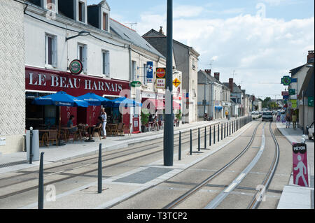 Avenue Pierre Mendès France, Moutiers-les-Mauxfaits gestorben sind, moderne Straßenbahn - Moutiers-les-Mauxfaits, Avenue Pierre Mendès France, moderne Straßenbahn Stockfoto