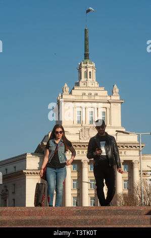 Bulgarische Volk vor der ehemaligen Kommunistischen Partei Sofia, Bulgarien, Europa, Stockfoto