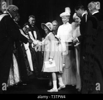 Britische Königsfamilie Prinzessin Elisabeth, Königin Maria, der Königin Elizabeth, die Königinmutter, König George VI. in London 1938 Stockfoto