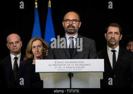 Der französische Premierminister Edouard Philippe beobachtet, als er während des Interministeriellen Ausschusses für delinquenz und Radikalisierung Prävention in Straßburg. Stockfoto