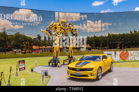 Foz do Iguacu, Brasilien - 22. November 2017: Bumblebee Transformer vor dem Wax Museum 'Dreamland' in Foz do Iguacu ganz in der Nähe der berühmten iguacu Wasserfälle Stockfoto