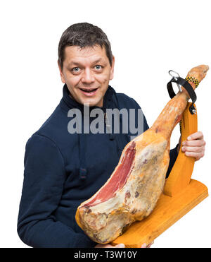 Mann hält ein spanischer Serrano Schinken auf den Oberschenkel mit Holz Halter Stockfoto