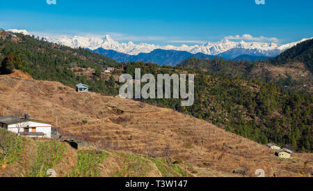 Himalaya Bergblick aus Indien mit kleinen Haus Stockfoto