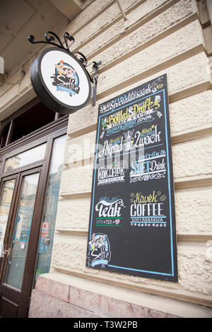 BUDAPEST, Ungarn - 20. SEPTEMBER 2017: Selfie Grill und Bar ist ein Restaurant, das amerikanische Fast Food und Getränke in Budapest, Ungarn dient. Stockfoto