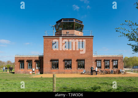 Der Tower in Greenham Common in der Nähe von Newbury, Berkshire, Großbritannien, kürzlich eröffnet. Stockfoto