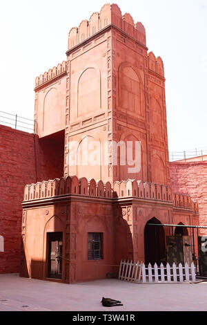 Neu Delhi, Indien, 30.März 2019 - Das Rote Fort ein UNESCO-Weltkulturerbe, als Residenz der Mughal Kaiser serviert. Stockfoto