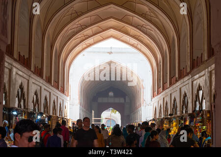 Neu Delhi, Indien, 30.März 2019 - Innenansicht des Marktes am Roten Fort - der Markt Platz wurde von den Moguln im 17. Jahrhundert Stockfoto