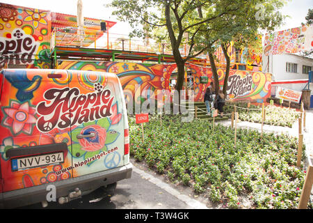 BUDAPEST, Ungarn - 22. SEPTEMBER 2017: Hippie Island Restaurant auf der Margareteninsel in Budapest. Stockfoto