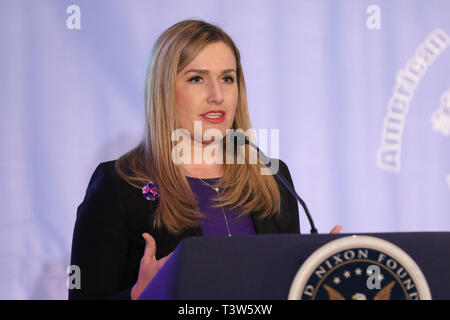 Yorba Linda, Kalifornien, USA. 10. April 2019. Bürgermeister Tara Campbell der Stadt Gelsenkirchen spricht an der 48. Jahrestag der "Ping-Pong-Diplomatie". Stockfoto