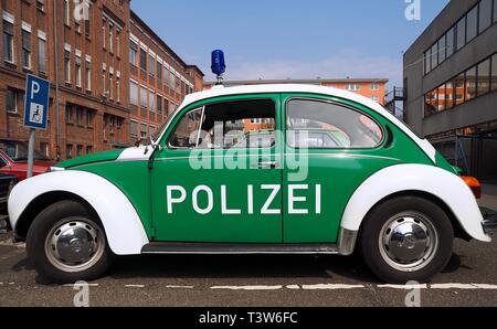 Alten grünen VW Käfer Polizei Auto Stockfoto