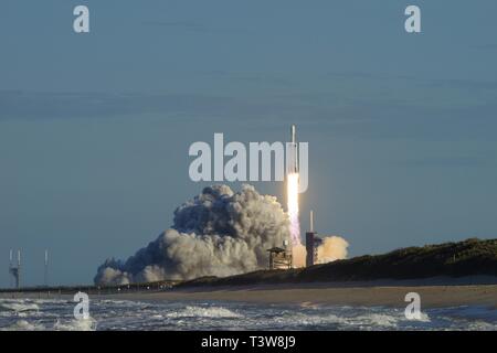 Kap Canaveral, Florida/USA - 11. April 2019: Arabsat-6A Launch Falcon Schwer, Apr 11, 2019 Stockfoto