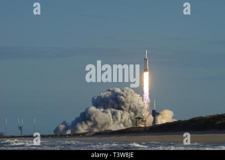 Kap Canaveral, Florida/USA - 11. April 2019: Arabsat-6A Launch Falcon Schwer, Apr 11, 2019 Stockfoto