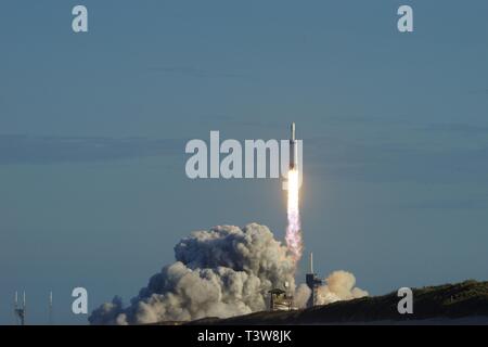 Kap Canaveral, Florida/USA - 11. April 2019: Arabsat-6A Launch Falcon Schwer, Apr 11, 2019 Stockfoto