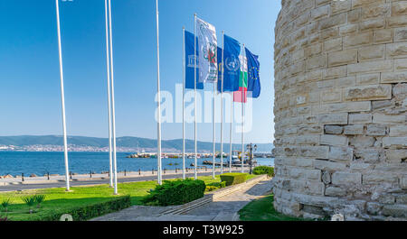 Alte Mauer am Eingang der alten Stadt Nessebar, eine der wichtigsten Badeorte an der bulgarischen Schwarzmeerküste. Nessebar, nesebr ist ein UNE Stockfoto