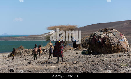 Dorf auf Lake Turkana Verkauf von getrockneten Fisch Stockfoto