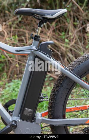 Batterie Detail auf einem Volt Bigfoot Elektrofahrrad UK Stockfoto