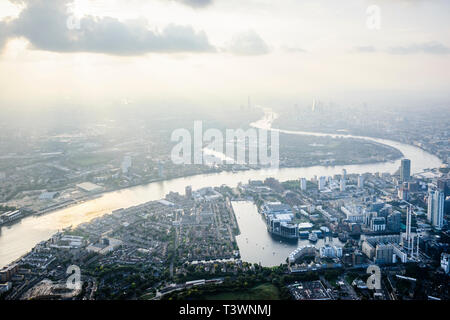 Luftaufnahme des Londoner Stadtbild und Fluss, England Stockfoto