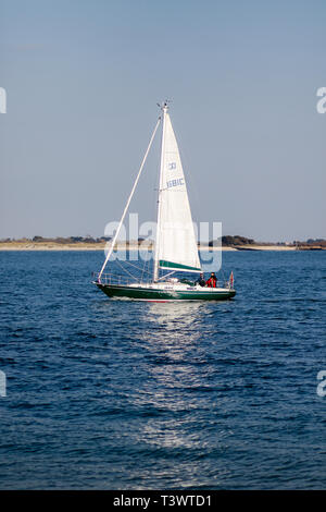 Hayling Island, Hampshire, UK. 11. April 2019. Schöne sonnige Wetter entlang der Südküste heute. Die Aussicht von Hayling Island Sailing Club auf Hayling Island in Hampshire. Credit: James Jagger/Alamy leben Nachrichten Stockfoto