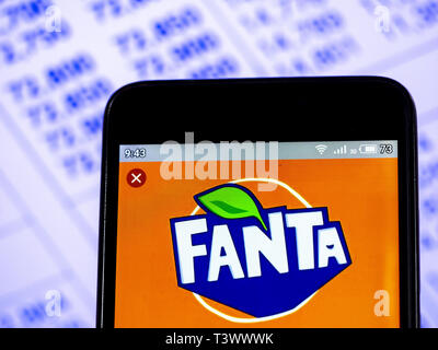 Kiew, Ukraine. 11 Apr, 2019. In diesem Foto, Bild a Fanta Logo auf einem Smartphone gesehen angezeigt. Quelle: Igor Golovniov/SOPA Images/ZUMA Draht/Alamy leben Nachrichten Stockfoto