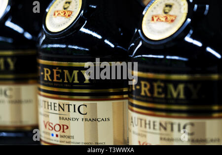 Kiew, Ukraine. 11 Apr, 2019. Brandy Saint-Remy, authentische VSOP im Laden gesehen. Quelle: Igor Golovniov/SOPA Images/ZUMA Draht/Alamy leben Nachrichten Stockfoto