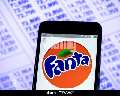 Kiew, Ukraine. 11 Apr, 2019. In diesem Foto, Bild a Fanta Logo auf einem Smartphone gesehen angezeigt. Quelle: Igor Golovniov/SOPA Images/ZUMA Draht/Alamy leben Nachrichten Stockfoto