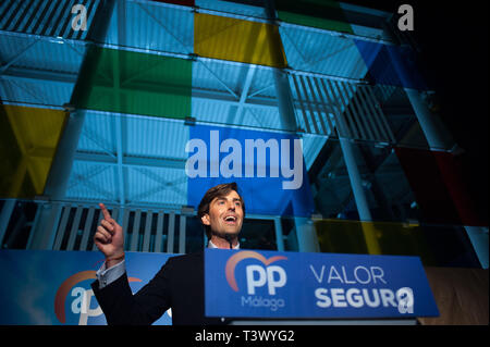 Malaga, Spanien. 11 Apr, 2019. Pablo Montesinos, Kandidat von Malaga zum Kongress der Spanischen Volkspartei, spricht in einer öffentlichen Veranstaltung bei der Eröffnung der spanischen Parlamentswahlen. Heute 12 April, oficially startet die Kampagne für den spanischen Parlamentswahlen am 28. April geplant ist. Die spanische Volkspartei und ihr Anführer und Präsidentschaftskandidat Pablo Casado, hoffen, dass das nächste Spanische Premierminister wurde. Credit: Jesus Merida/SOPA Images/ZUMA Draht/Alamy leben Nachrichten Stockfoto