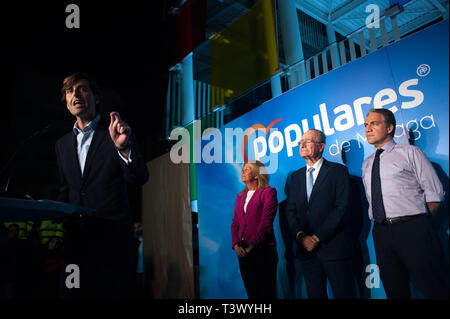 Malaga, Spanien. 11 Apr, 2019. Pablo Montesinos, Kandidat von Malaga zum Kongress der Spanischen Volkspartei, spricht in einer öffentlichen Veranstaltung bei der Eröffnung der spanischen Parlamentswahlen. Heute 12 April, oficially startet die Kampagne für den spanischen Parlamentswahlen am 28. April geplant ist. Die spanische Volkspartei und ihr Anführer und Präsidentschaftskandidat Pablo Casado, hoffen, dass das nächste Spanische Premierminister wurde. Credit: Jesus Merida/SOPA Images/ZUMA Draht/Alamy leben Nachrichten Stockfoto