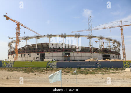 Doha, Katar. 12. April 2019. Einen allgemeinen Überblick über Al Thumama 40.000 - Sitz Fußballstadion im Bau wird Gastgeber der FIFA Fußball-Weltmeisterschaft 2022 in Katar von Ibrahim Jaidah Credit ausgelegt: Amer ghazzal/Alamy leben Nachrichten Stockfoto