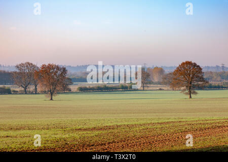 Great Doddington, Northamptonshire. Großbritannien 12. April 2019. UK Wetter: einer kalten sonnigen Morgen entlang der Nene Valley bei Hardwater überqueren, Kredit: Keith J Smith./Alamy leben Nachrichten Stockfoto